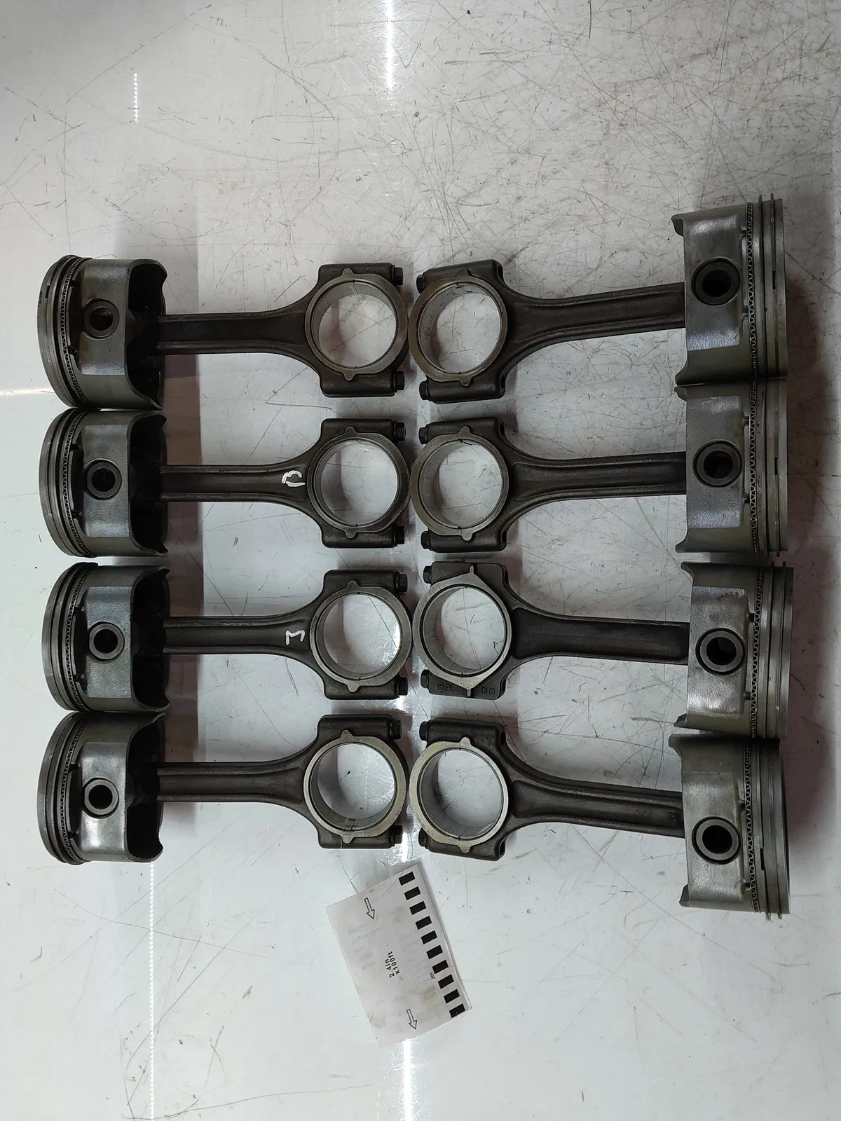Chevrolet Tahoe Engine parts 8 × Piston with connecting rod — CHEVROLET TAHO...