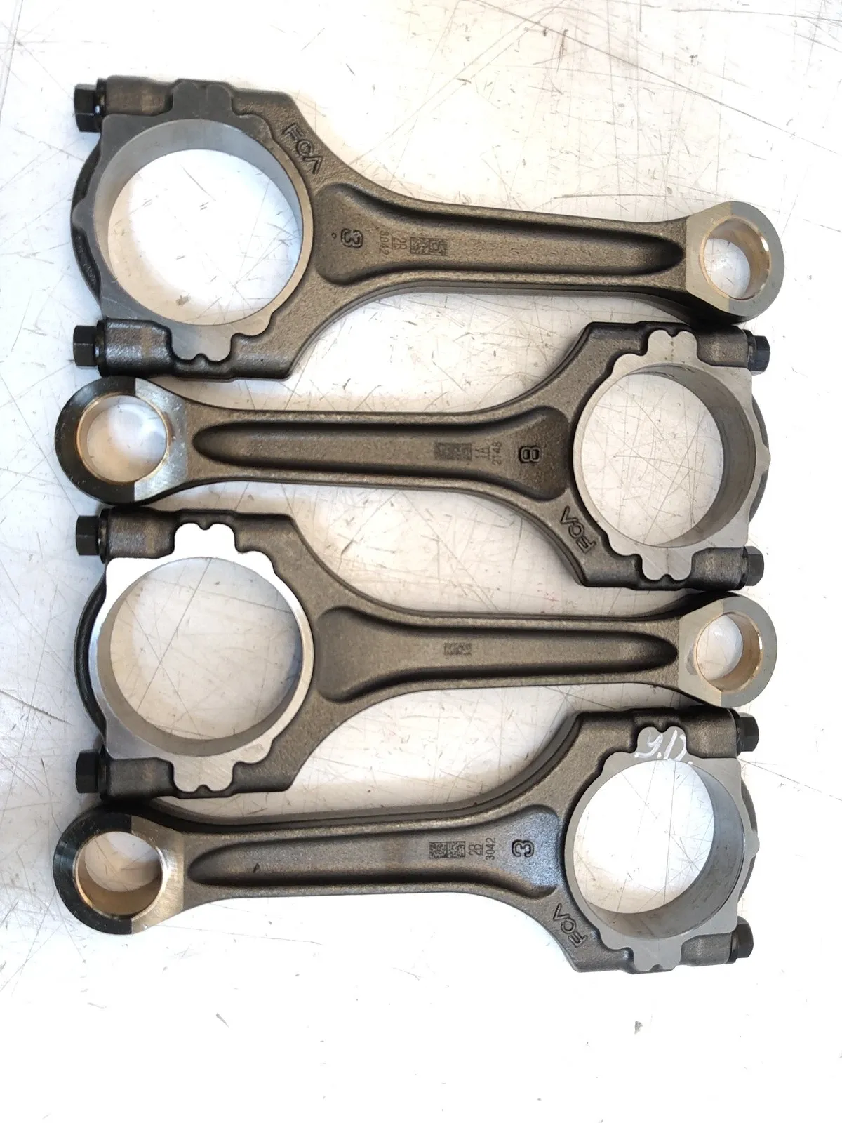 Jeep Wrangler (JK) Engine parts 4 × Connecting rod — JEEP WRANGLER III (JK) — 3...