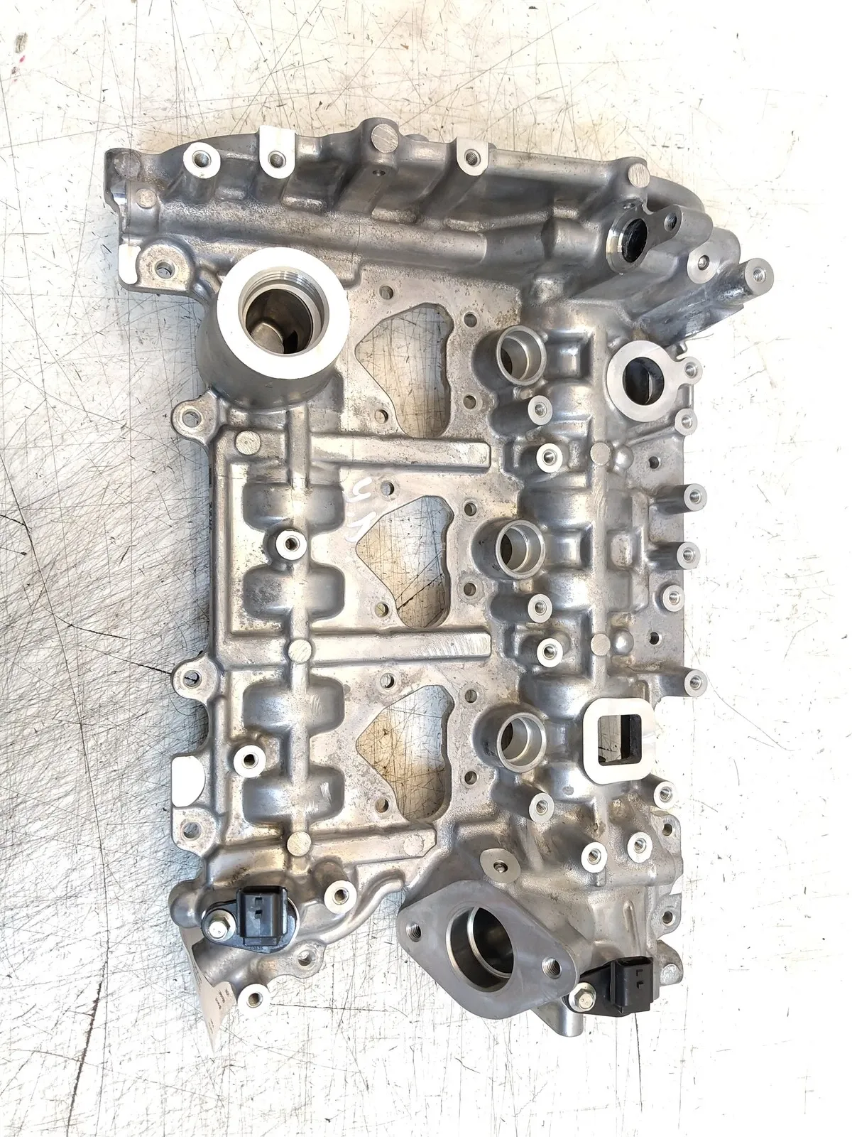 Nissan Qashqai (J12) Engine parts Valve cover with camshafts — NISSAN QASHQAI (J1...