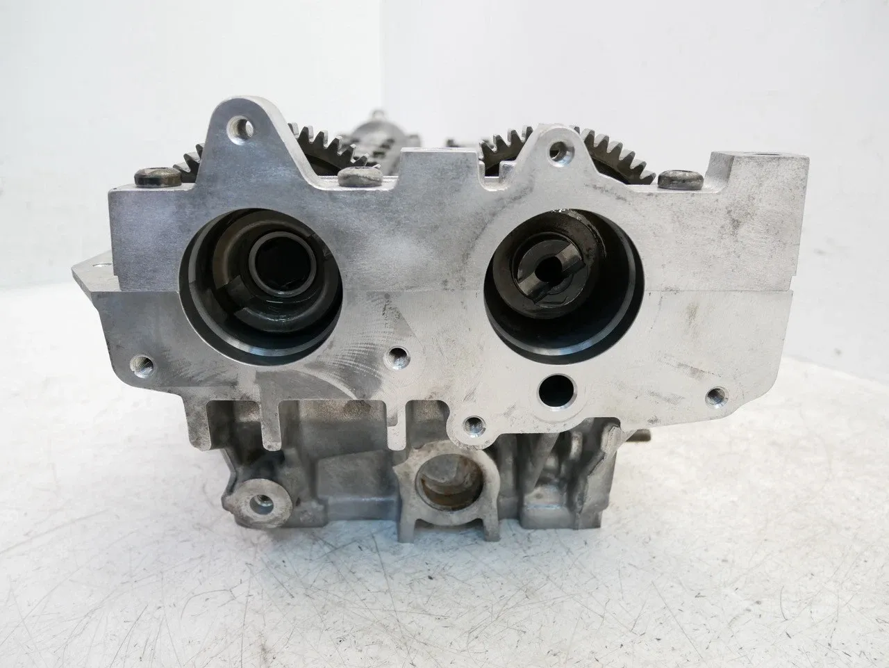 Volvo XC70 Engine parts Cylinder head — VOLVO XC70 (2002-2007) — 825167...