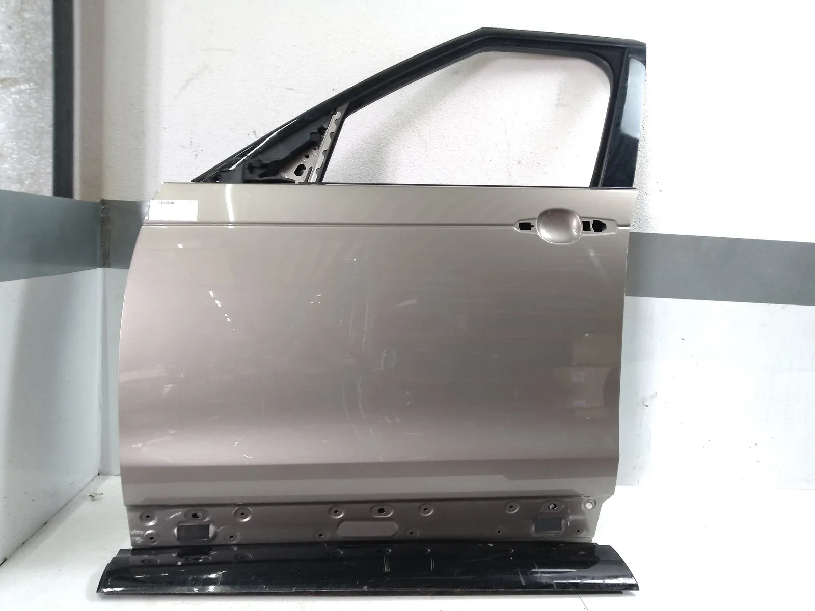 Land Rover Discovery Doors Door — front left — LAND ROVER DISCOVERY V (202...