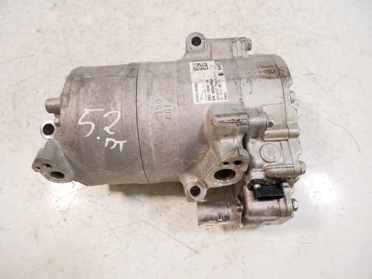Land Rover Range Rover (L405) Air conditioning system Air conditioning compressor — LAND ROVER RANGE ...