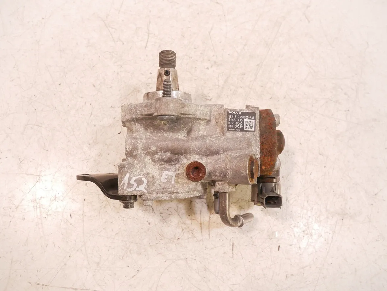Volvo V40 Fuel system High-pressure fuel pump — VOLVO V40 (2012-2019)...