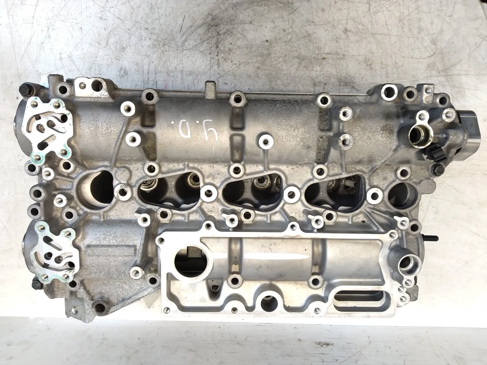 Volvo V40 Engine parts Cylinder head — VOLVO V40 (2012-2019) — 3140112...