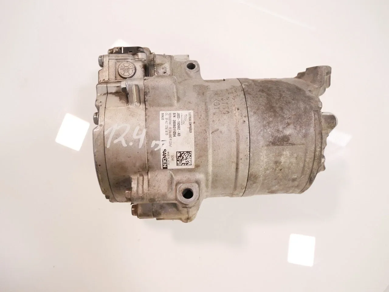 Land Rover Discovery Air conditioning system Air conditioning compressor — LAND ROVER DISCOV...