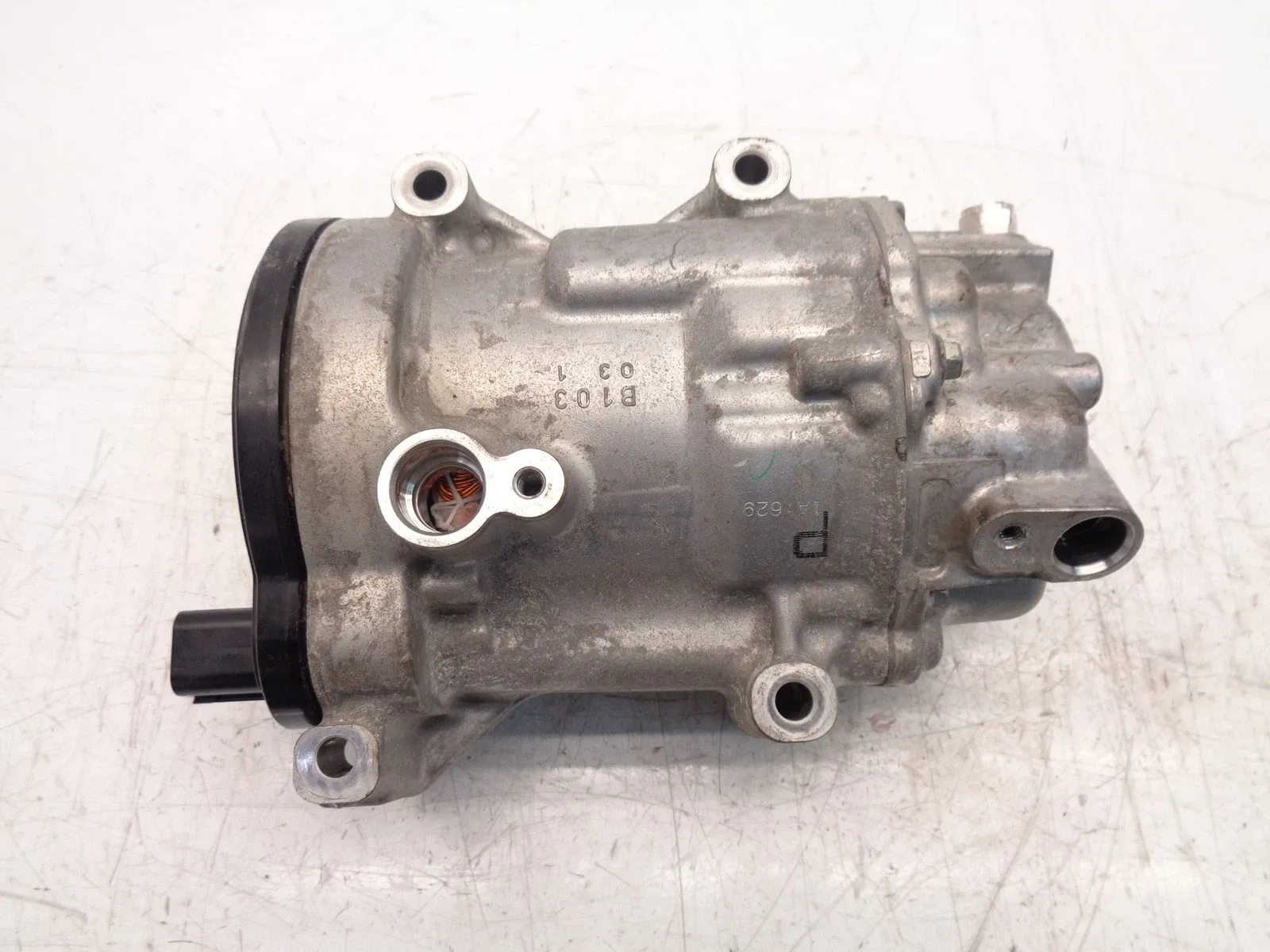 Toyota Corolla Air conditioning system Air conditioning compressor — TOYOTA COROLLA XI...