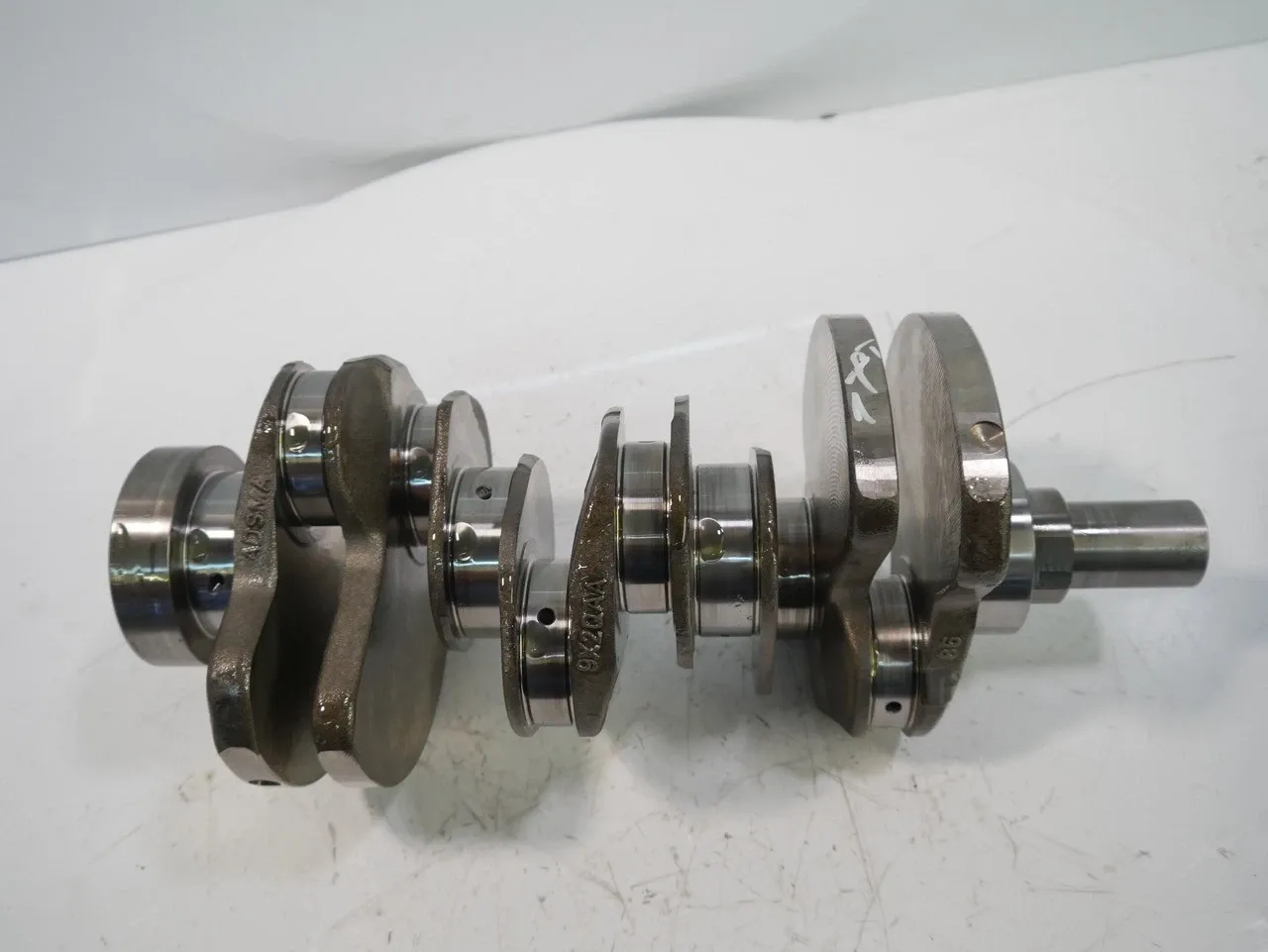 Land Rover Discovery Engine parts Crankshaft — LAND ROVER DISCOVERY IV (L319) (20...
