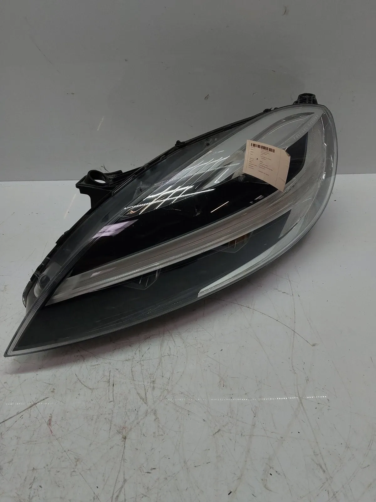 Volvo V40 ajovalot Left headlight — VOLVO V40 (2012-2019) — 322284...