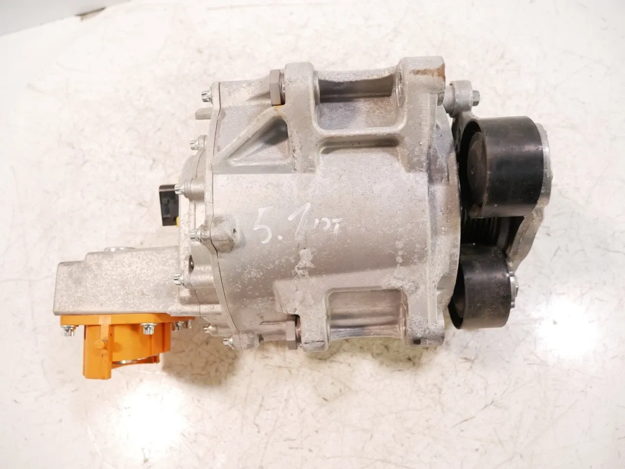 Land Rover Range Rover (L405) Electrical parts Alternator — LAND ROVER RANGE ROVER IV (L405, L...
