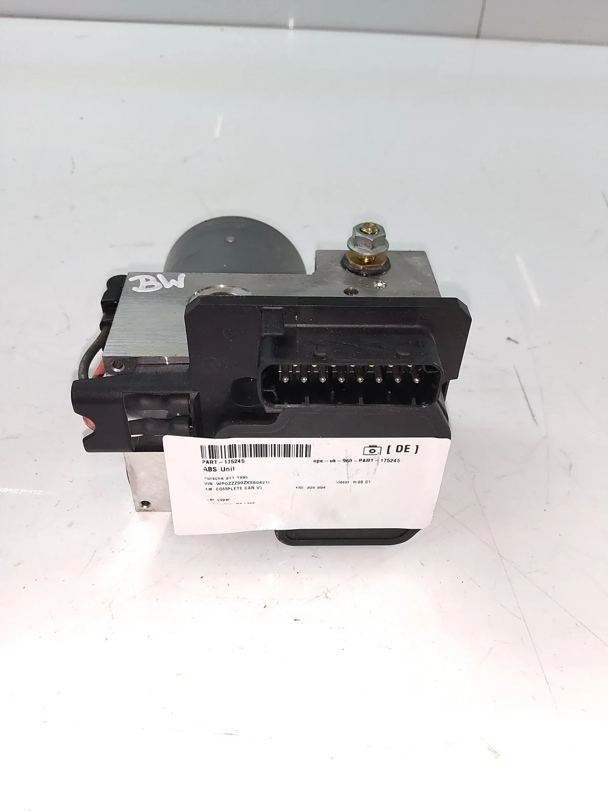 Porsche 911 (996) Other parts ABS hydraulic block — PORSCHE 911 (996) (1997-2...