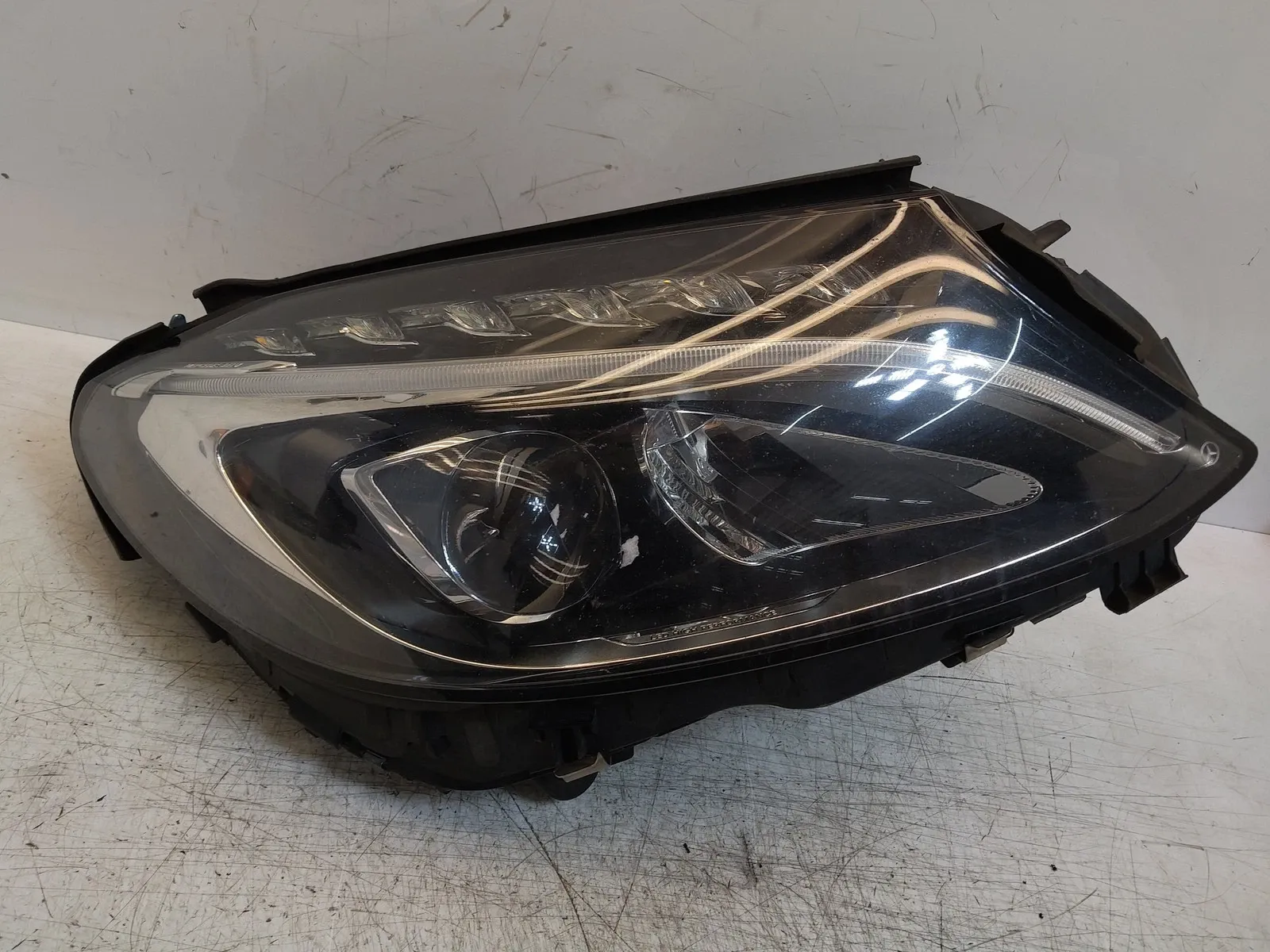 Mercedes-Benz CLA (C174 / C178) front lights Right headlight — MERCEDES-BENZ C-CLASS (W205) ...