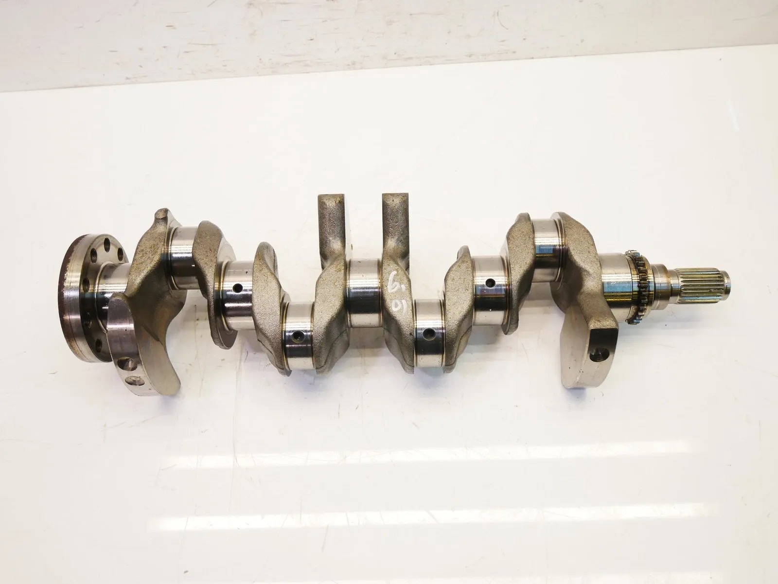 Volvo V40 Engine parts Crankshaft — VOLVO V40 (2012-2019) — 31401118

...