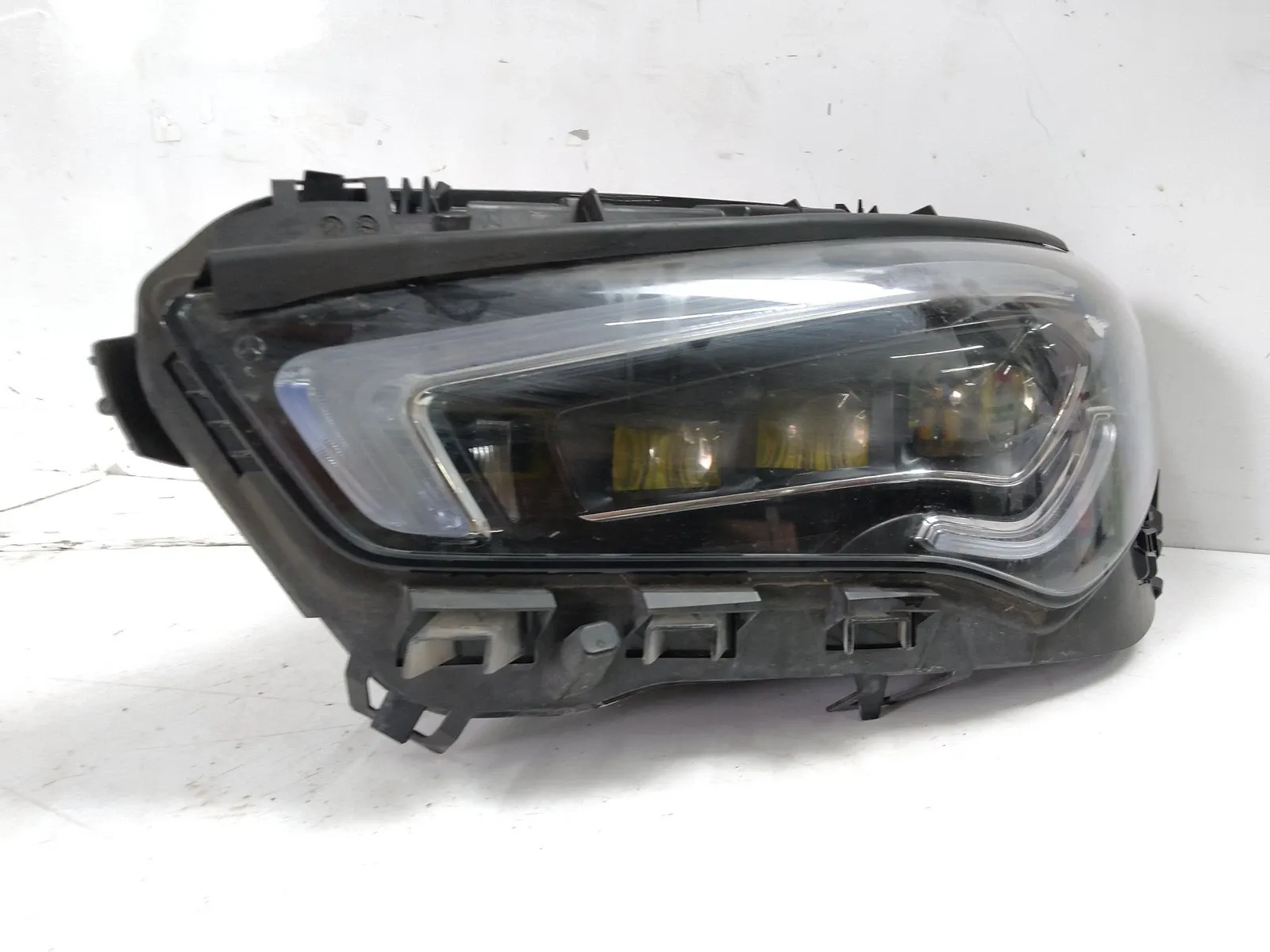 Mercedes-Benz CLA (C118) front lights Left headlight — MERCEDES-BENZ CLA COUPE (C118)...