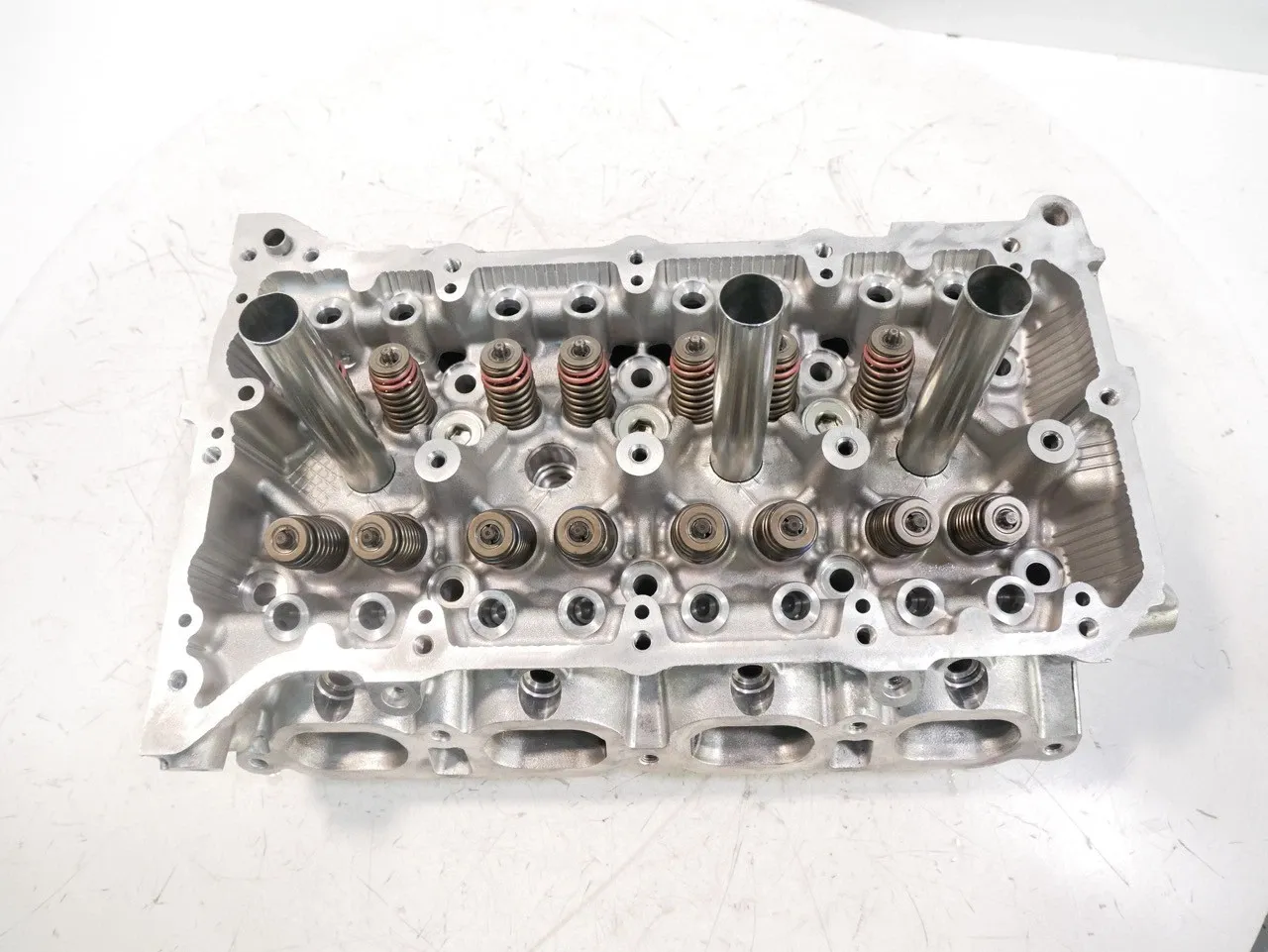 Toyota Auris Engine parts Cylinder head — TOYOTA AURIS (E18) (2012-2018)
...