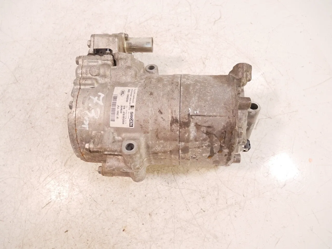 Land Rover Range Rover (L405) Air conditioning system Air conditioning compressor — LAND ROVER RANGE ...