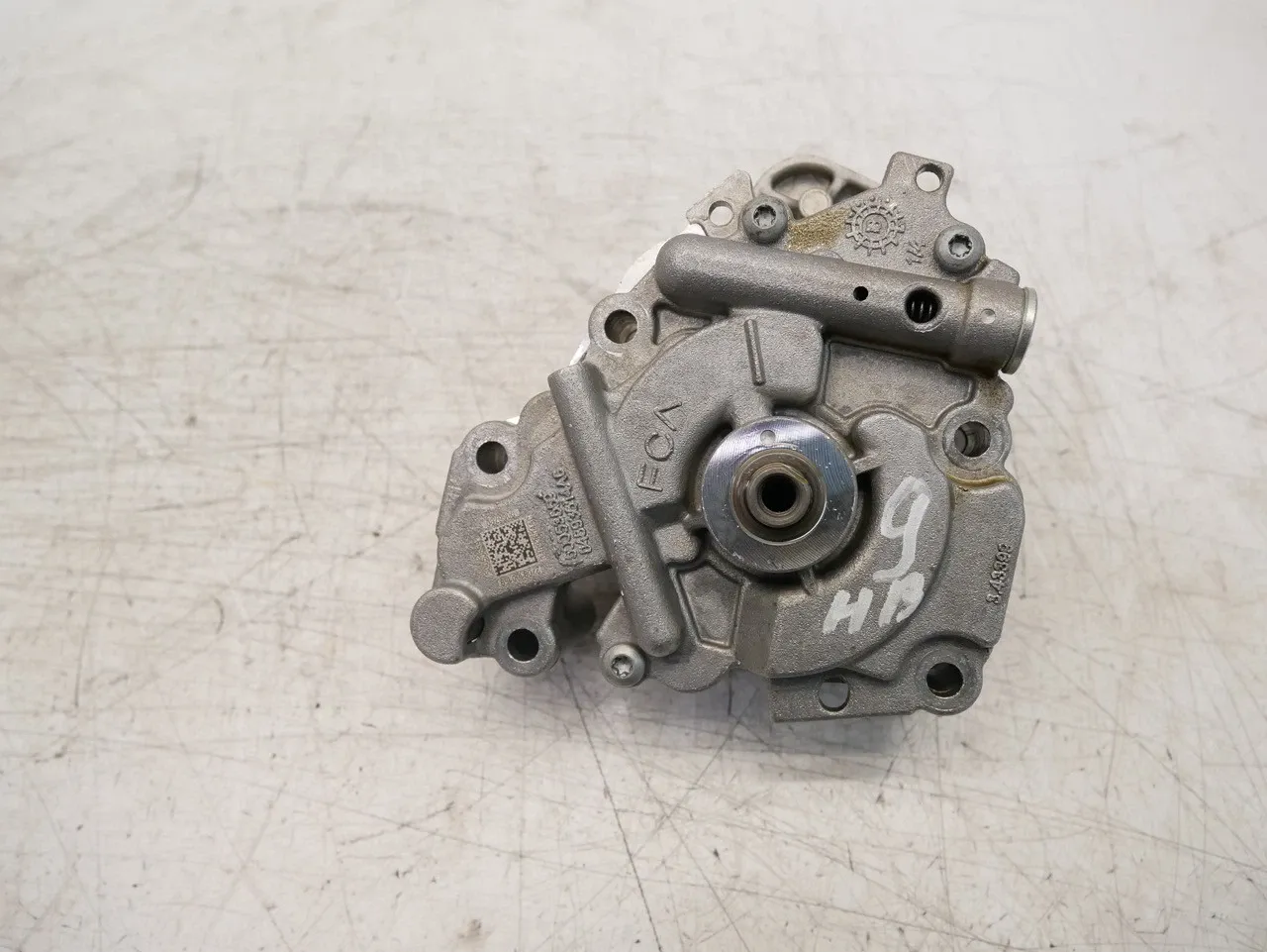 Jeep Wrangler (JK) Engine parts Oil pump — JEEP WRANGLER III (JK) — 04893614AC
...