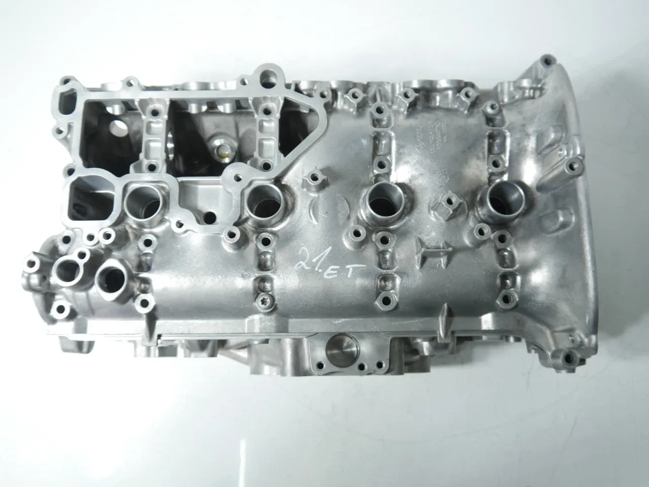 Audi A1 (8X) Engine parts Cylinder head — AUDI A1 (8X1, 8XA, 8XF, 8XK) (2...