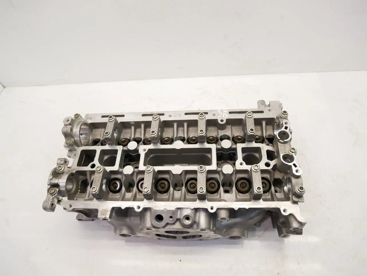 Ford Mustang Engine parts Cylinder head — FORD MUSTANG VI (2014-2023) — E...