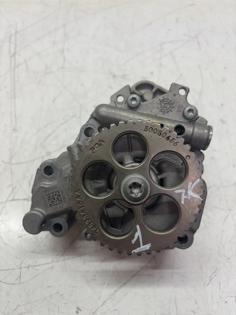 Jeep Wrangler (JL) Engine parts Oil pump — JEEP WRANGLER III (JK) — 4893614

Pa...
