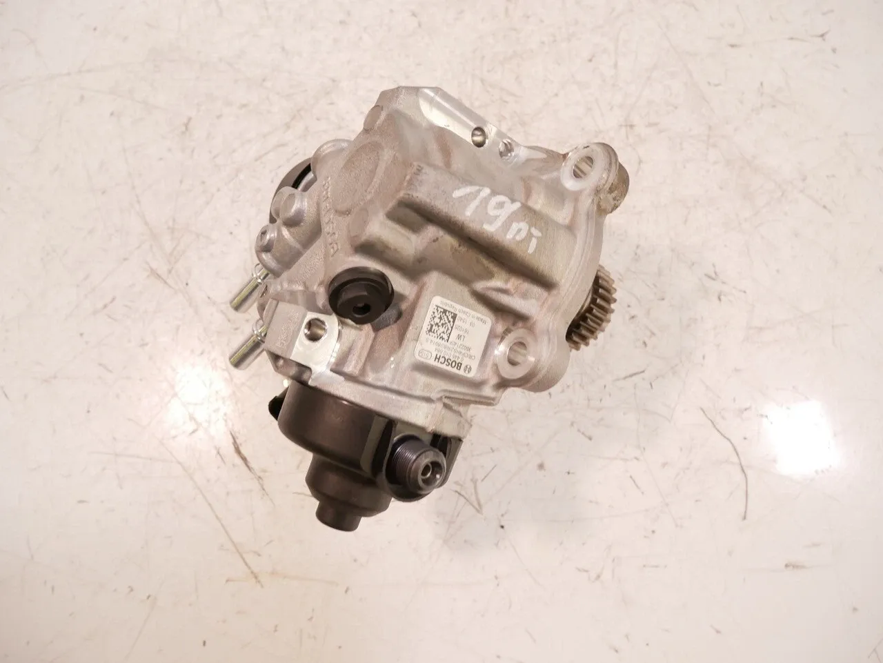 Jeep Cherokee (KL) Fuel system High-pressure fuel pump — JEEP CHEROKEE / LIBER...