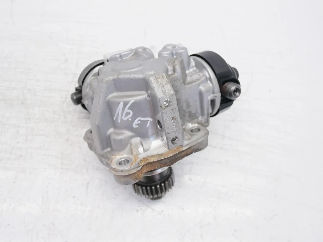 Jeep Cherokee (KL) Fuel system High-pressure fuel pump — JEEP CHEROKEE / LIBER...