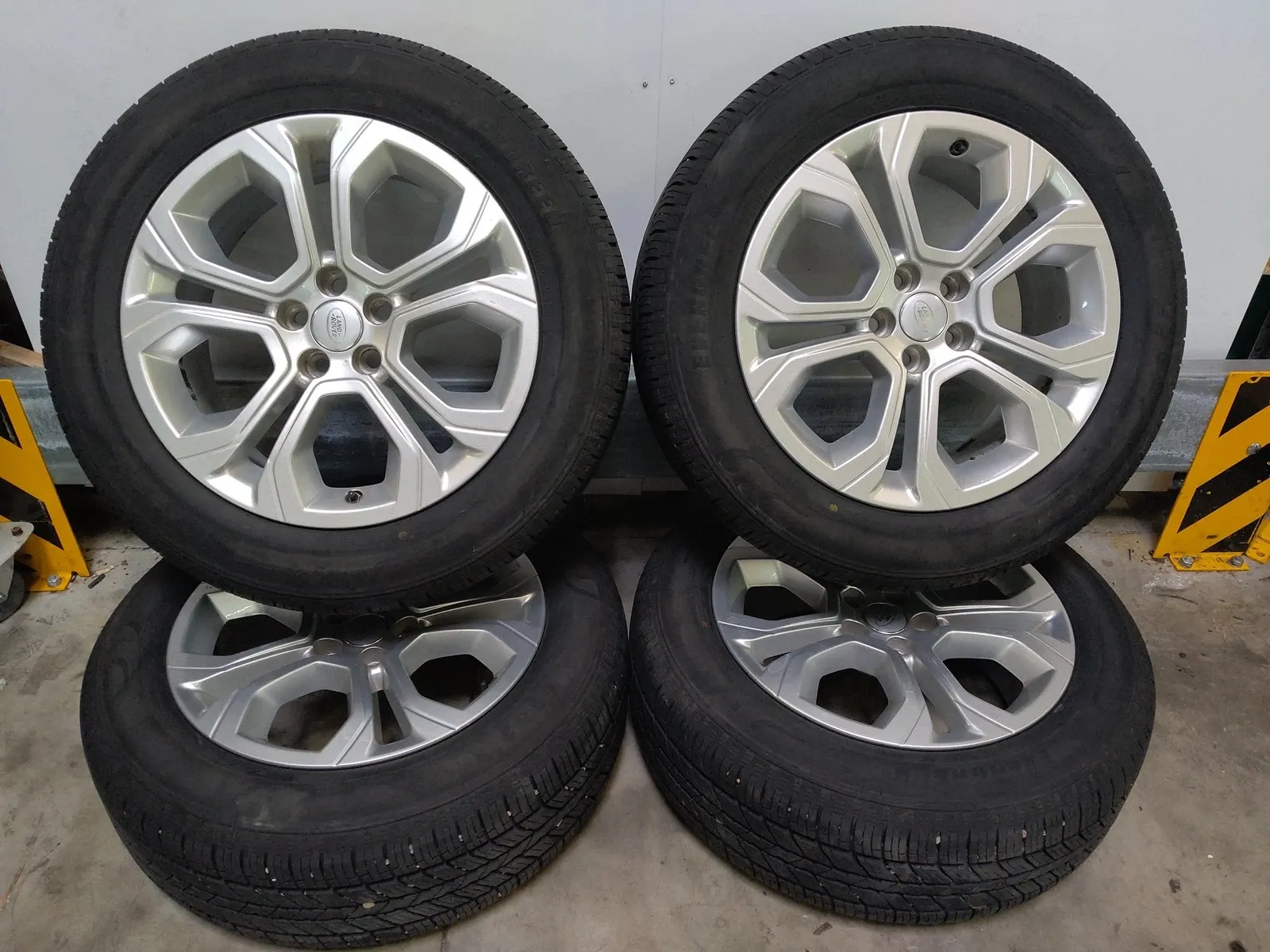 Land Rover Discovery Wheel rims 4 × Alloy wheel — LAND ROVER DISCOVERY SPORT (L...