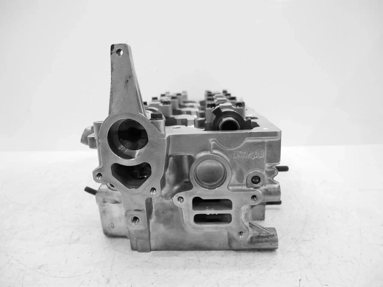 Kia Sportage Engine parts Cylinder head — KIA SPORTAGE (2010-2022) — 2211...