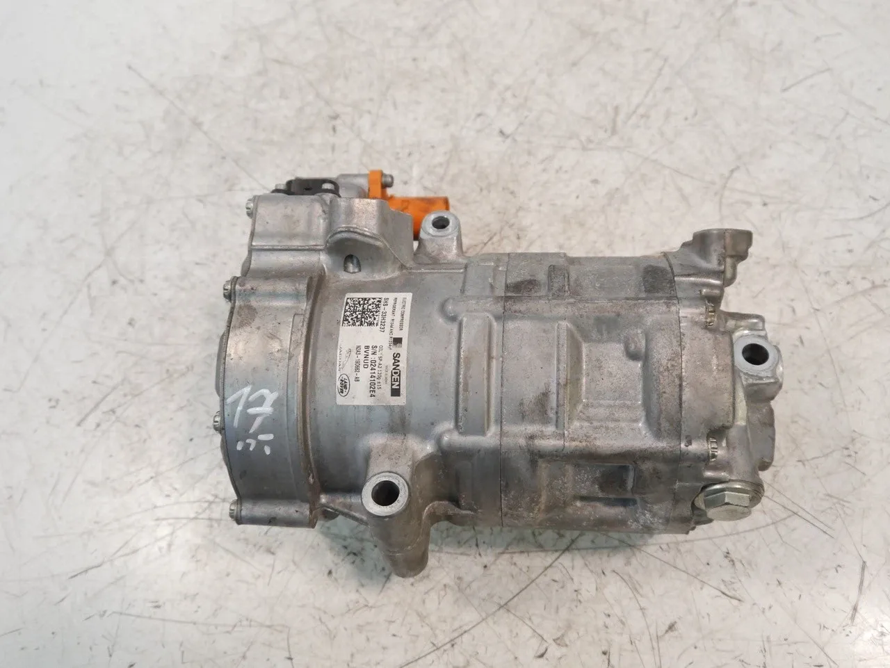 Land Rover Range Rover (L460) Air conditioning system Air conditioning compressor — LAND ROVER RANGE ...