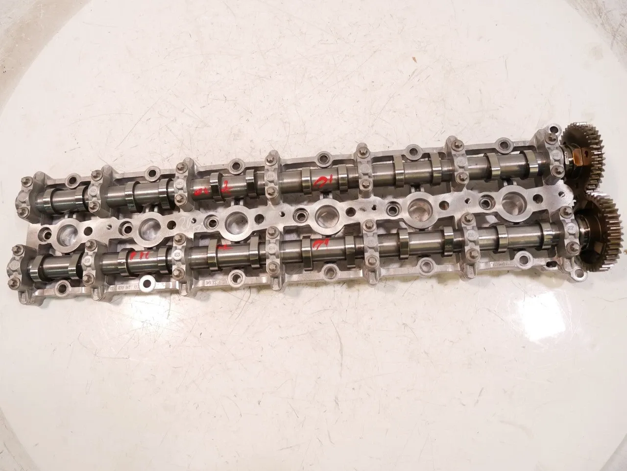 BMW 5 (G30 / G31) Engine parts Camshaft housing — BMW 5 SERIES (G30, G31) (201...
