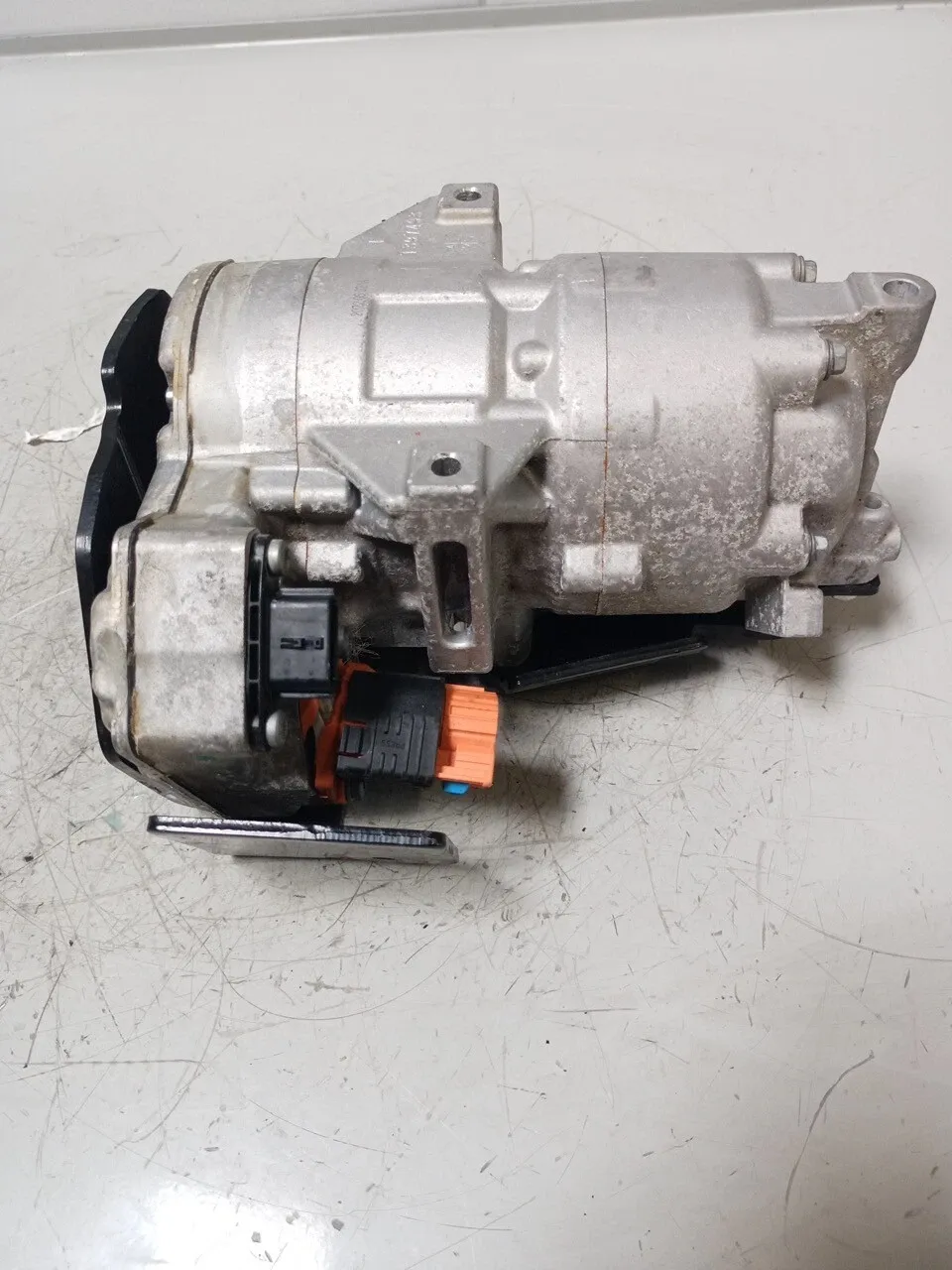 Nissan Qashqai (J12) Air conditioning system Air conditioning compressor — NISSAN QASHQAI (J...