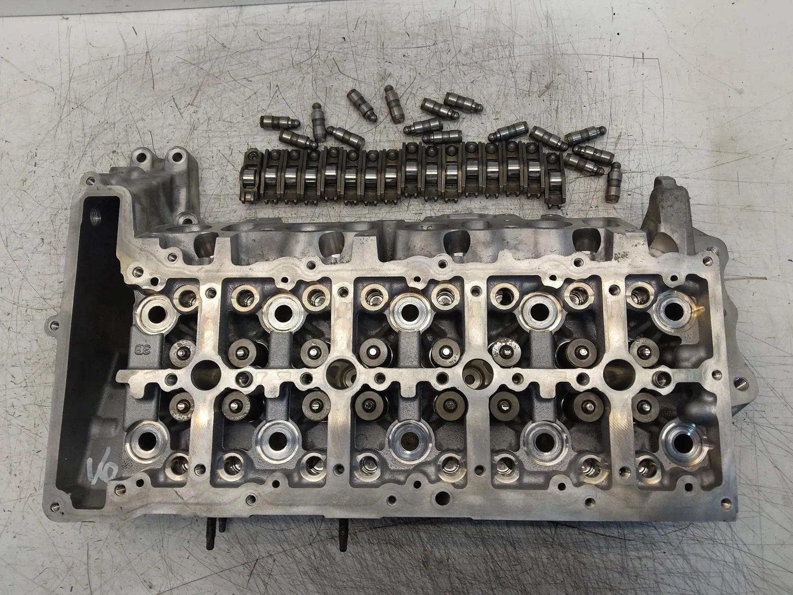 Mini One, Cooper, Clubman (R55 - R59) Engine parts Cylinder head — MINI CLUBMAN ONE (2010-2014) — ...