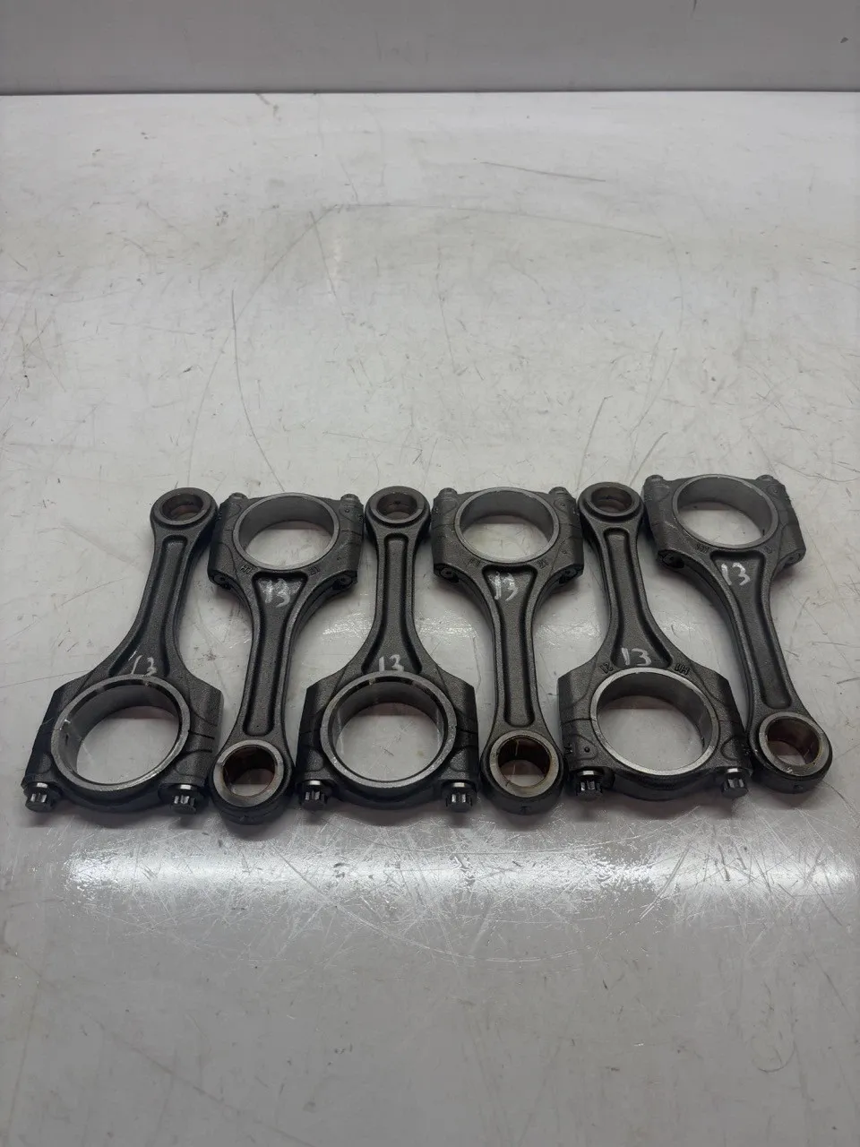 Alfa-Romeo Giulia (952) Engine parts 6 × Connecting rod — ALFA ROMEO GIULIA (952) (2...