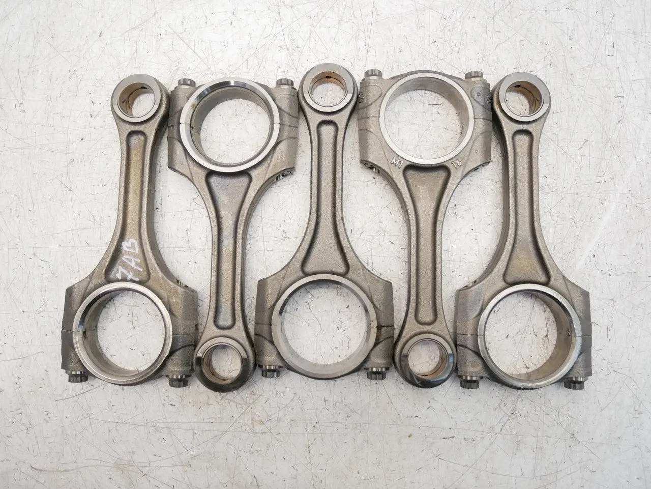 Alfa-Romeo Giulia (952) Engine parts 5 × Connecting rod — ALFA ROMEO ROMERO GIULIA 9...