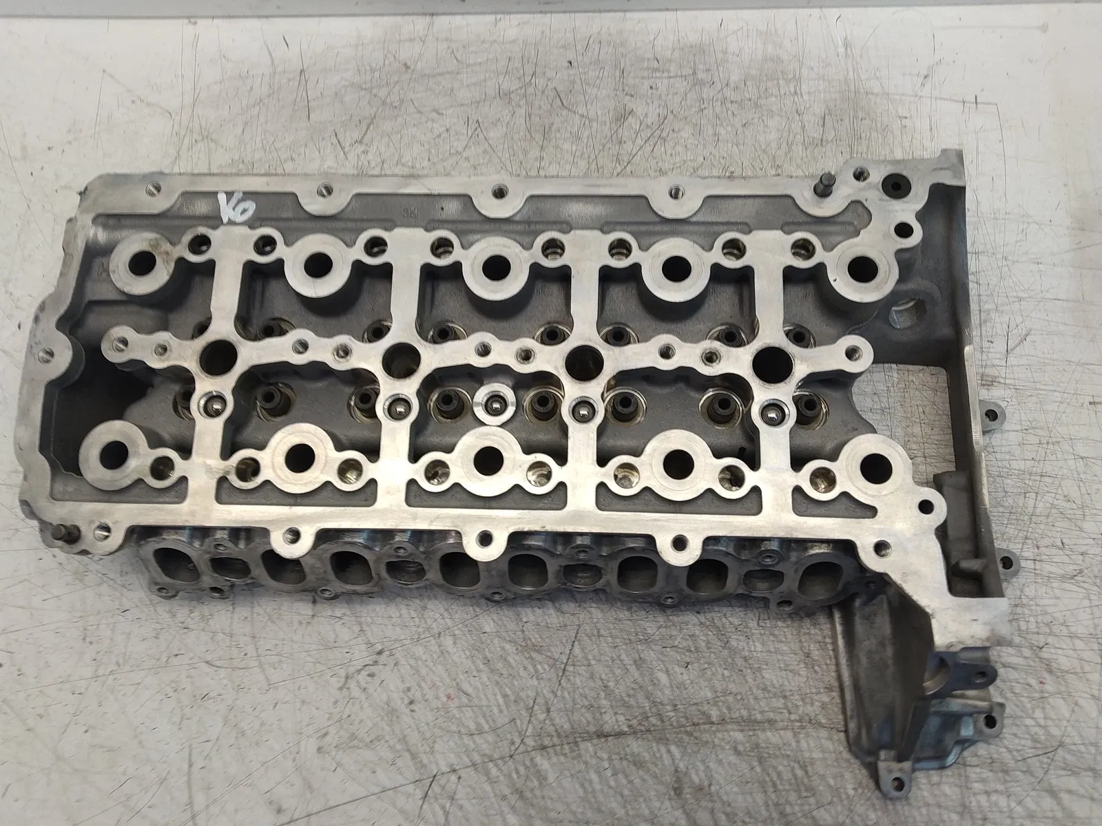 Land Rover Range Rover Evoque Engine parts Cylinder head — LAND ROVER EVOQUE I (L538) (201...