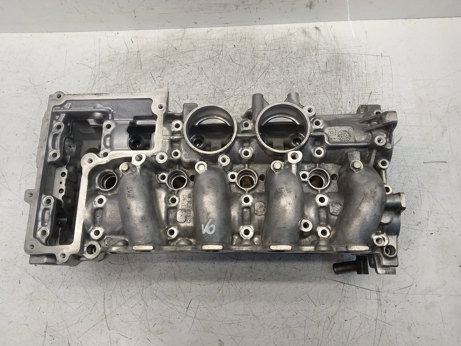 Land Rover Range Rover Evoque Engine parts Cylinder head — LAND ROVER EVOQUE I (L538) (201...