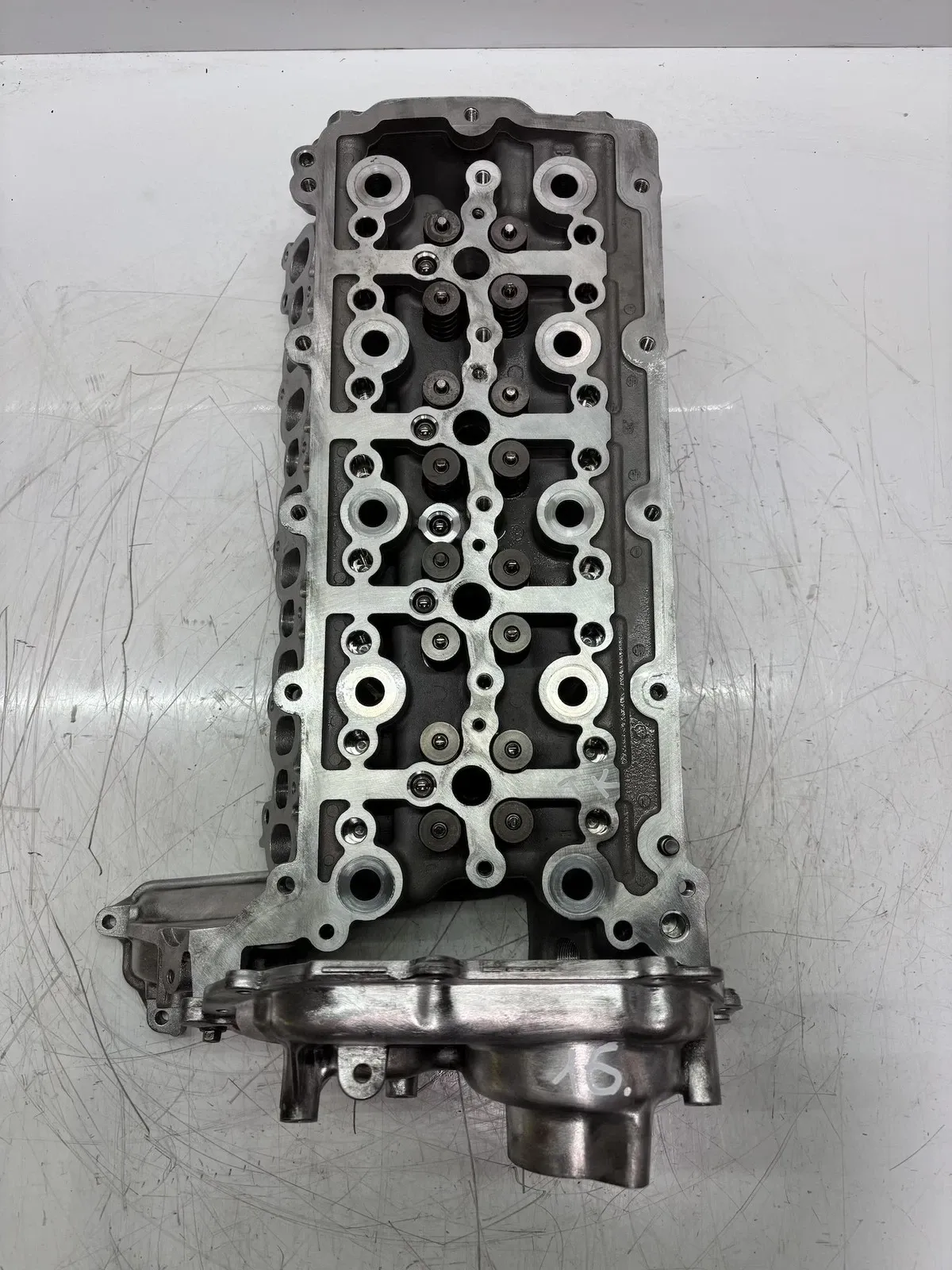 Land Rover Discovery Engine parts Cylinder head — LAND ROVER DISCOVERY SPORT (L55...