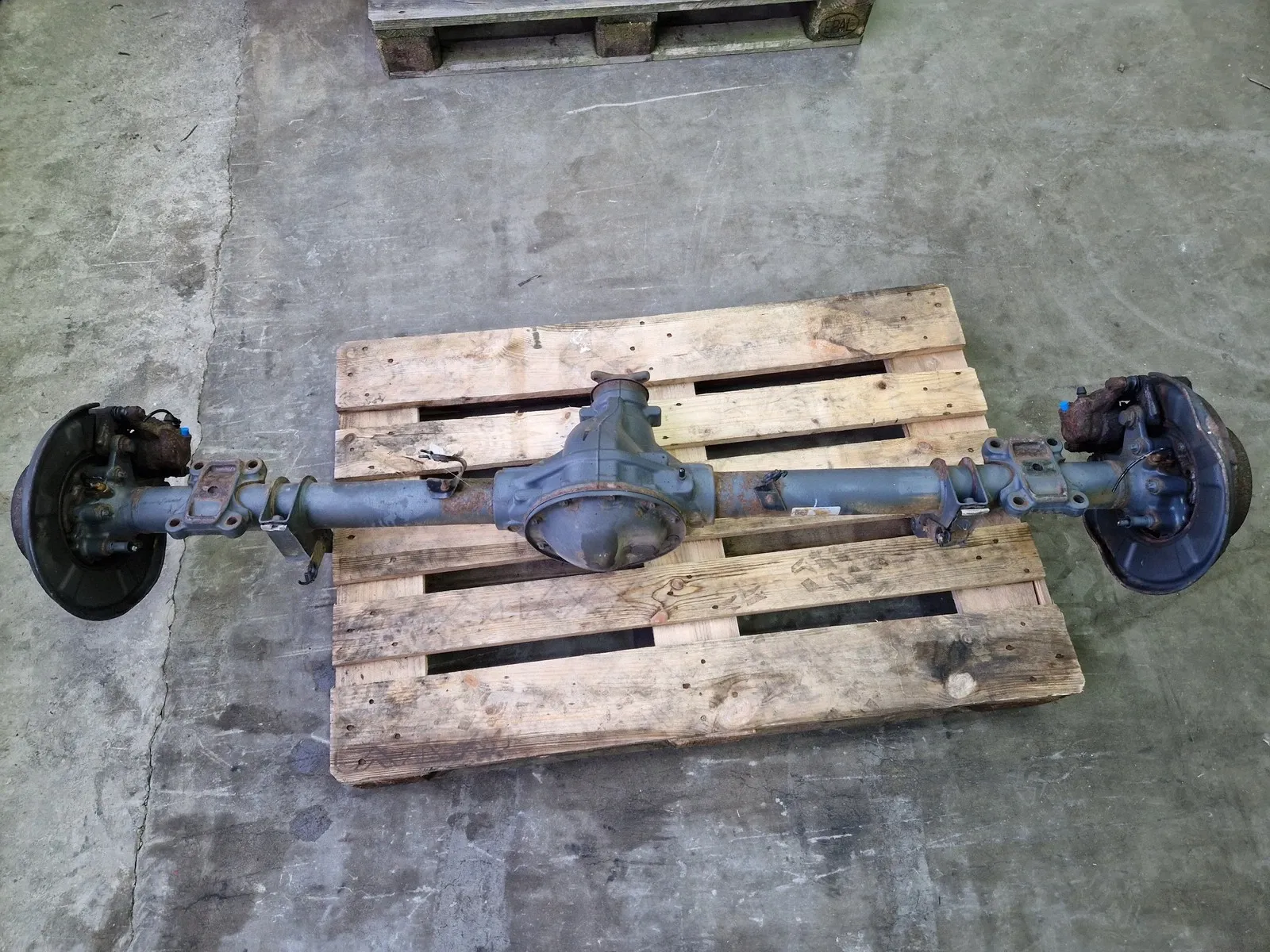 Volkswagen Crafter Other parts Axle carrier — VW CRAFTER I (2E) (2006-2016) — ...