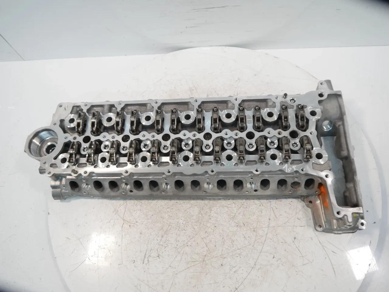 Land Rover Defender Engine parts Cylinder head — LAND ROVER DEFENDER STATION WAG...