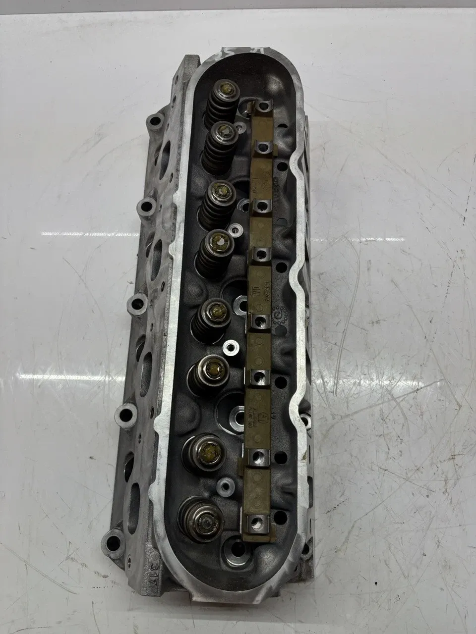 Cadillac Escalade Engine parts Cylinder head — CADILLAC ESCALADE (1998-2006)

...