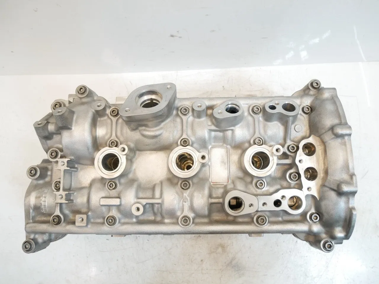 Alfa-Romeo Giulia (952) Engine parts Cylinder head — ALFA ROMEO ROMERO GIULIA 952 (2...