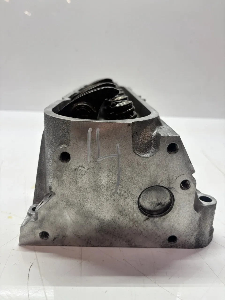 Chevrolet Silverado Engine parts Cylinder head — CHEVROLET SILVERADO 2500 SIERRA...