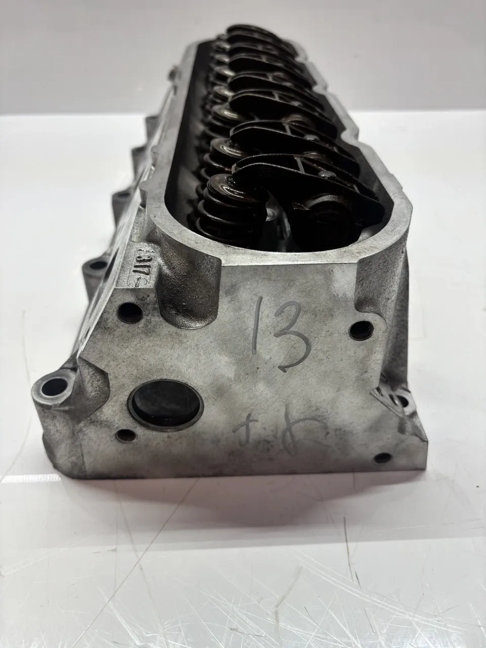Chevrolet Silverado Engine parts Cylinder head — CHEVROLET SILVERADO 2500 SIERRA...