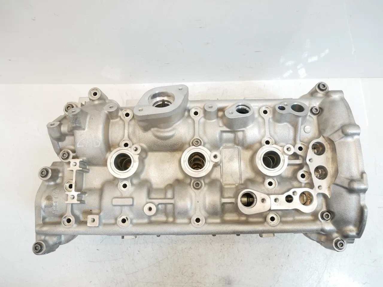 Alfa-Romeo Giulia (952) Engine parts Cylinder head — ALFA ROMEO ROMERO GIULIA 952 (2...