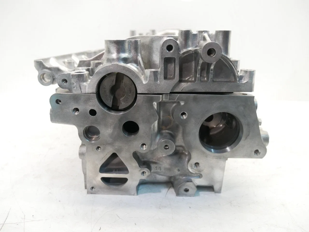 Nissan Navara (D23) Engine parts Cylinder head — NISSAN NAVARA (2015-PRESENT) — ...