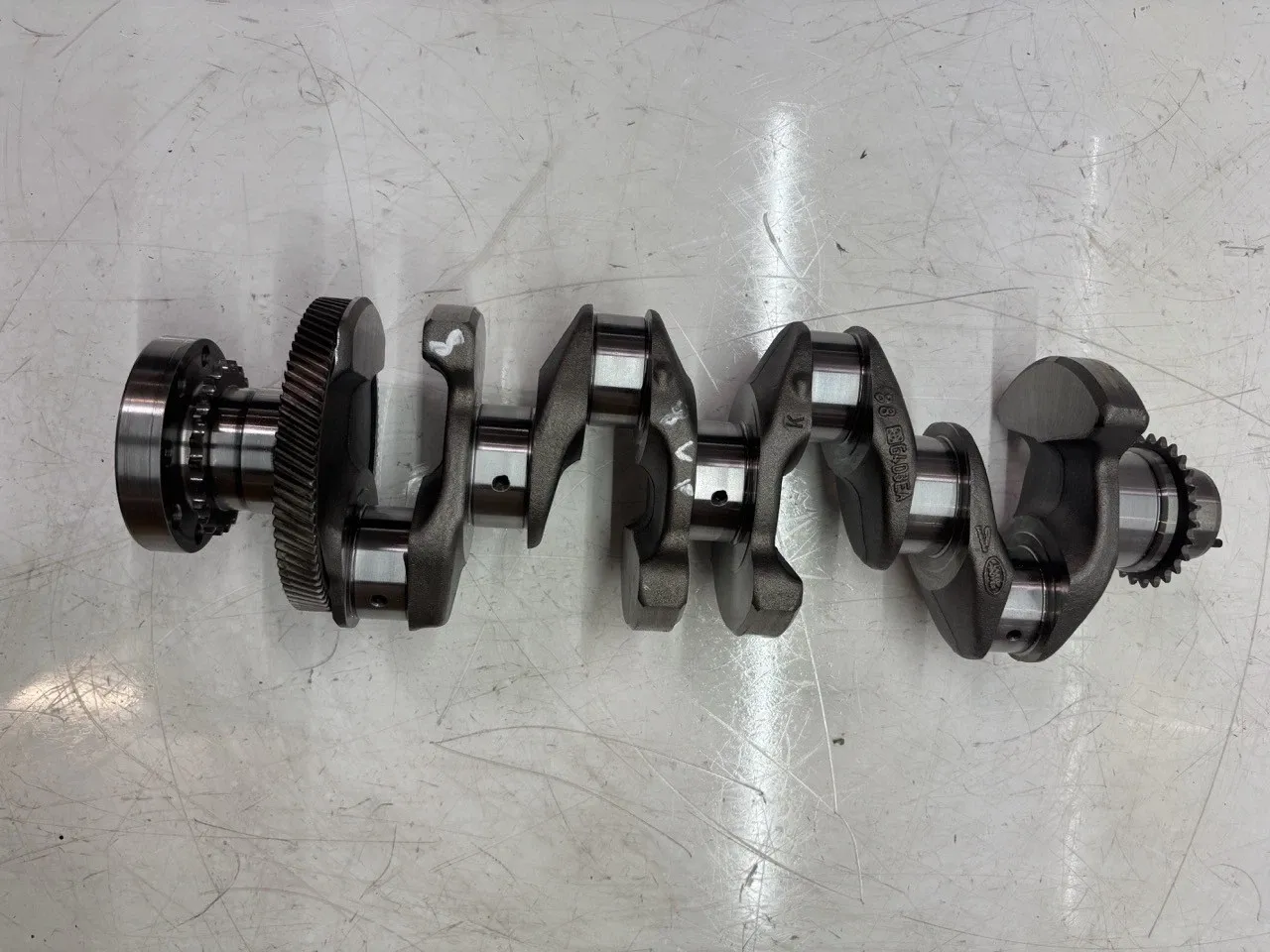 Land Rover Range Rover Evoque Engine parts Crankshaft — LAND ROVER EVOQUE I (L538) (2011-2...