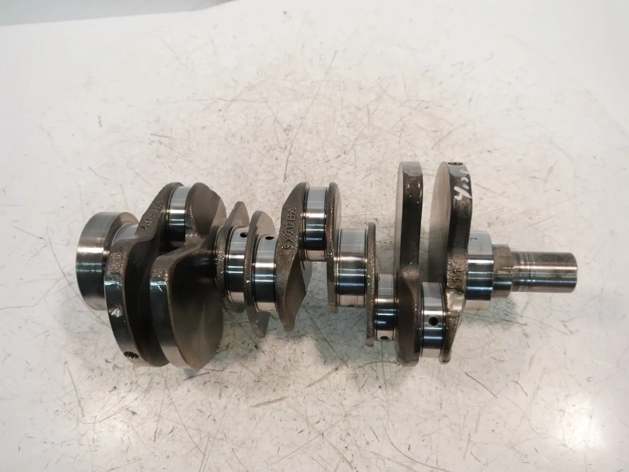 Land Rover Discovery Engine parts Crankshaft — LAND ROVER DISCOVERY V (L462) (201...