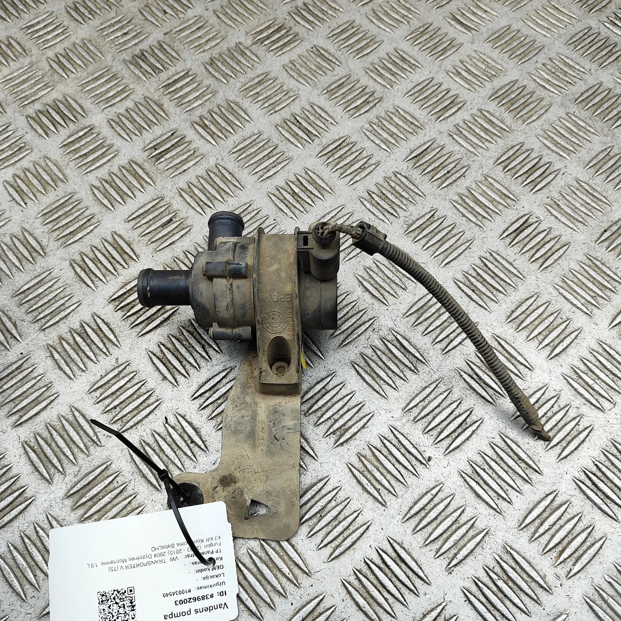 Volkswagen Transporter (T5, Caravelle, Multivan) Auxiliary Water Pump Auxiliary Water Pump — VW TRANSPORTER / MULTIVA...