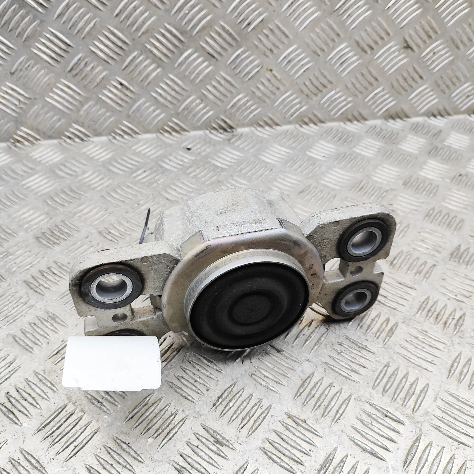 Land Rover Range Rover Evoque Left Side Engine Mount Left Side Engine Mount — LAND ROVER EVOQUE I (L...