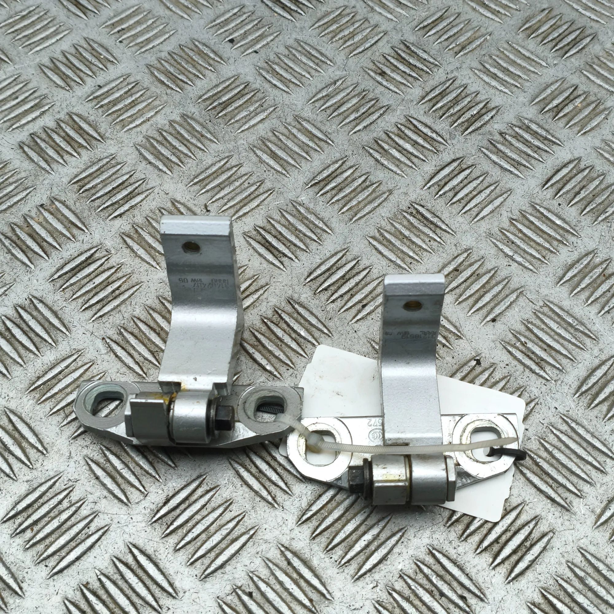 Volvo S60 Door hinge set — rear right Door hinge set — rear right — VOLVO S60 II / V6...
