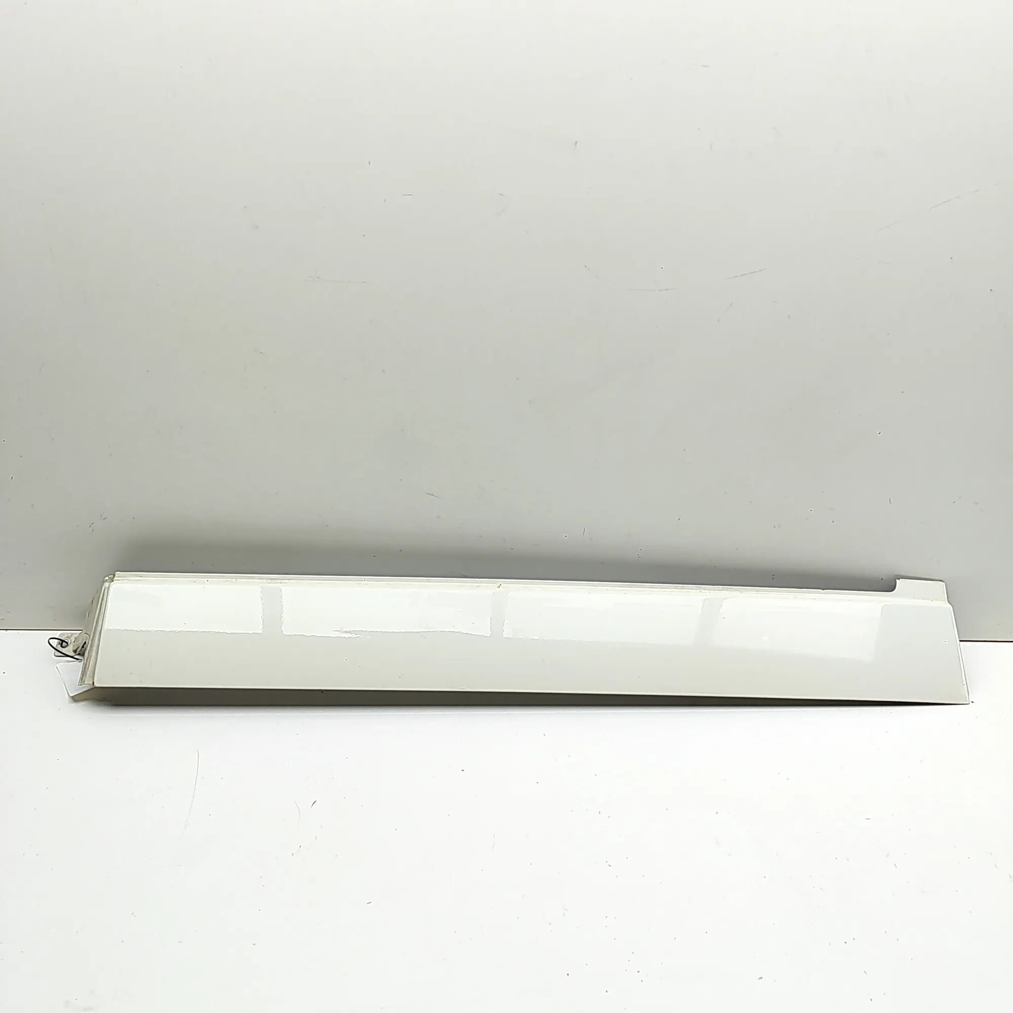 Volkswagen Transporter (T5, Caravelle, Multivan) Body moulding — right Body moulding — right — VW TRANSPORTER / MULTIV...